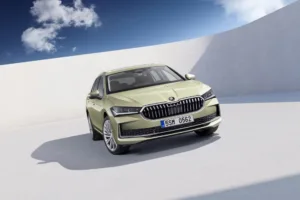Yeni Skoda Superb vs VW Passat Variant