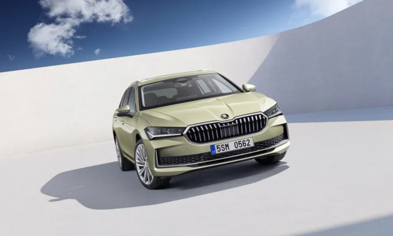 Yeni Skoda Superb vs VW Passat Variant